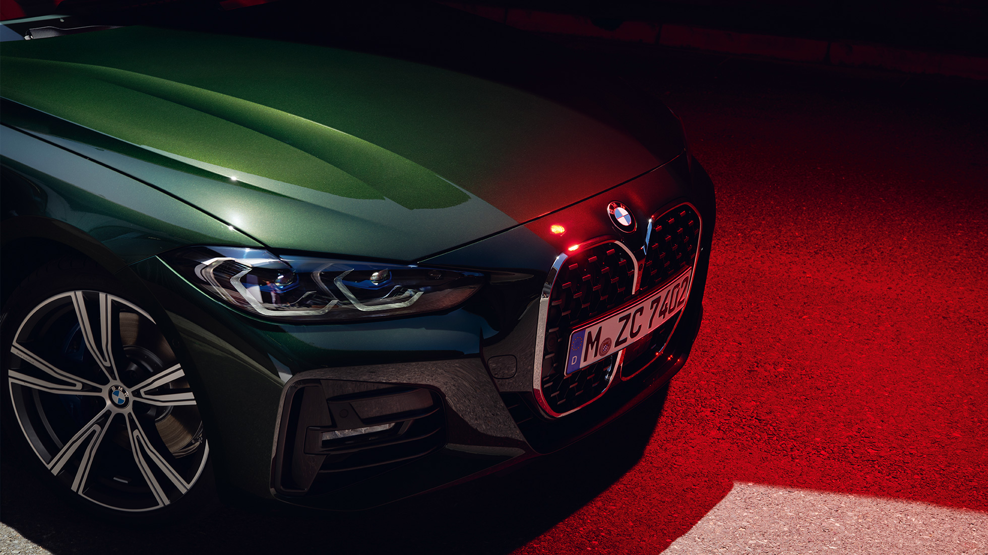 Imagine din partea laterală cu capota, BMW Seria 4 Cabriolet G23 2020 Imagine în prim plan cu capota, partea laterală a BMW Seria 4 Cabriolet G23 2020, Verde Sanremo