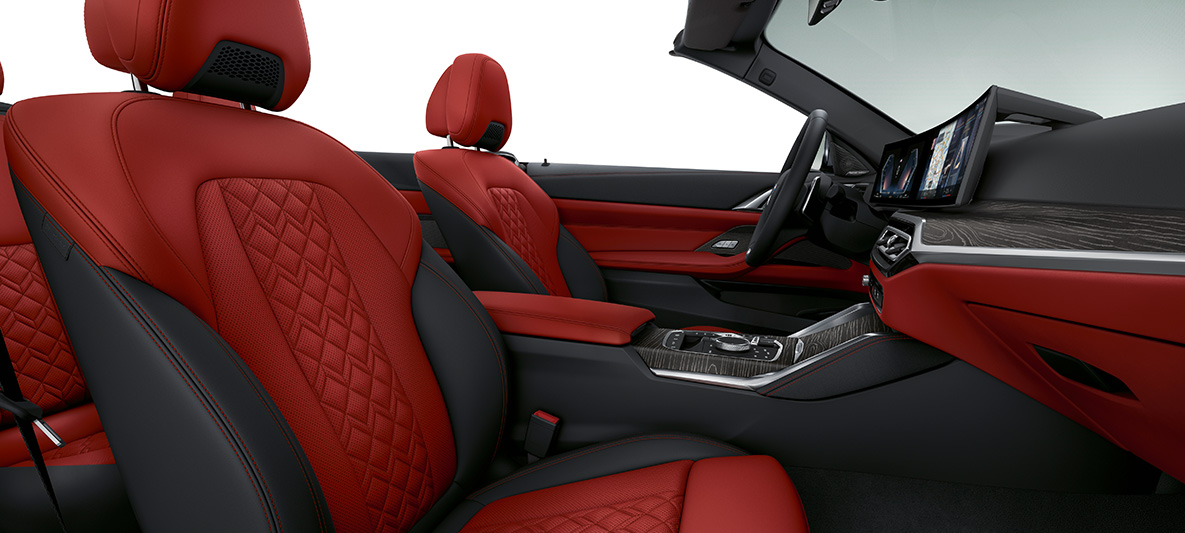 Imagine din interior cu tapiţeria BMW Individual din piele Merino integrală Roşu Fiona/Negru a BMW Seria 4 Cabriolet G23 2020 Imagine din interior cu tapiţeria BMW Individual din piele Merino integrală Roşu Fiona/Negru a BMW Seria 4 Cabriolet G23 2020