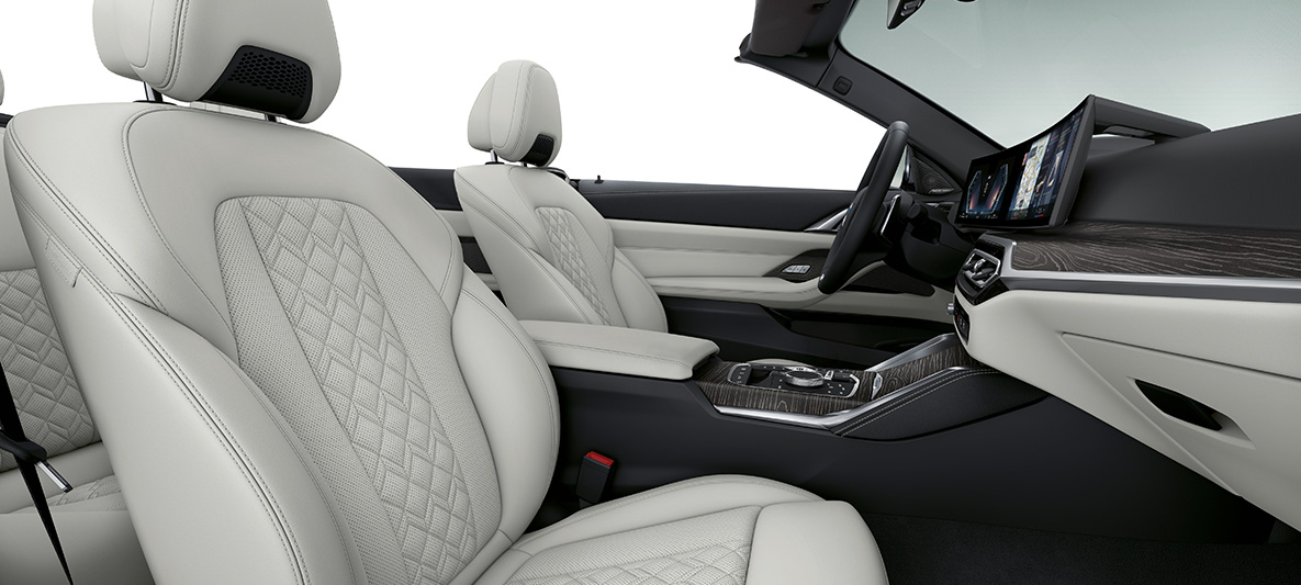 Imagine din interior cu tapiţeria BMW Individual din piele Merino integrală Alb Ivory a BMW Seria 4 Cabriolet G23 2020 Imagine din interiorul habitaclului cu tapiţeria BMW Individual din piele Merino integrală Alb Ivory a BMW Seria 4 Cabriolet G23 2020