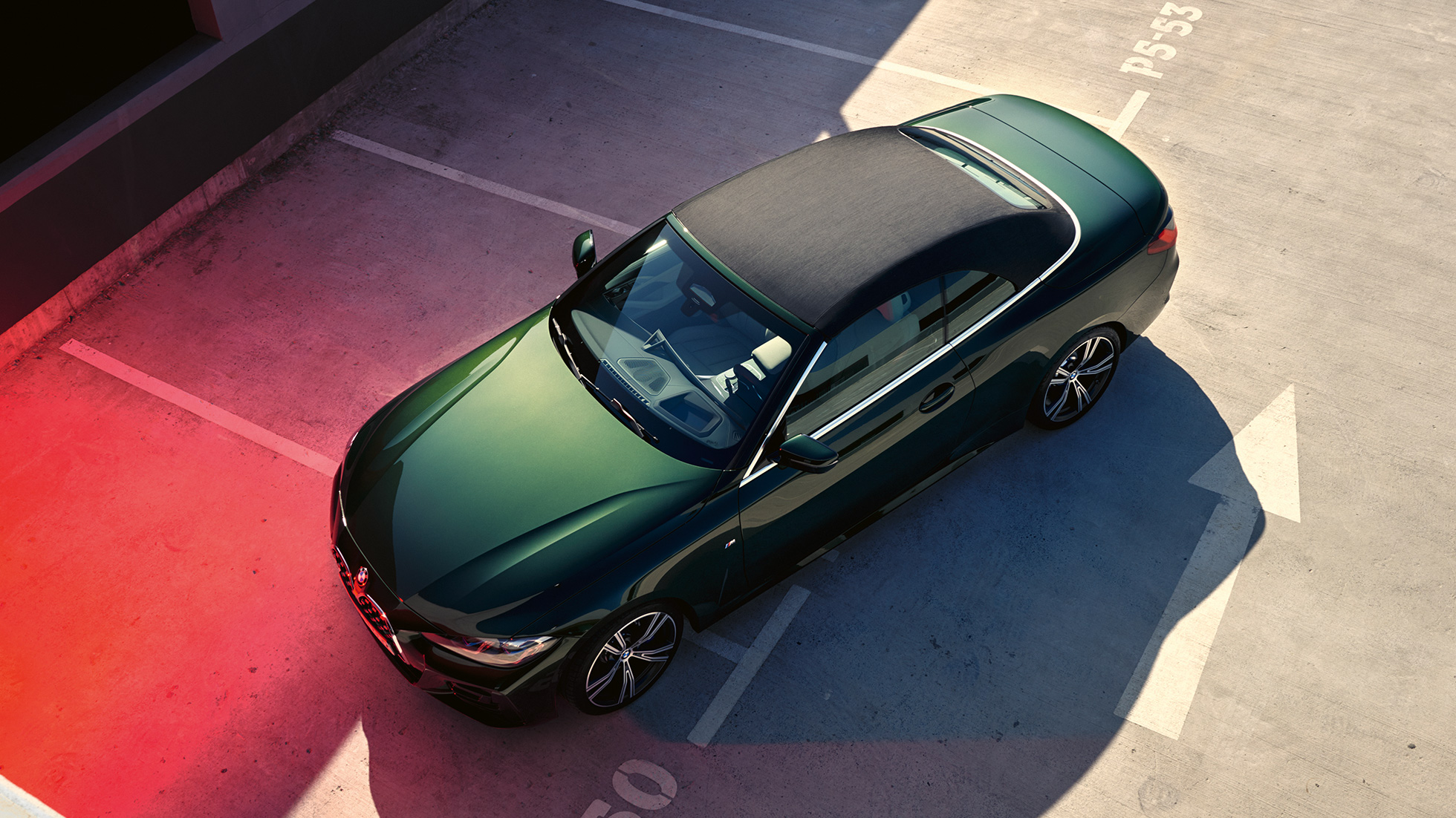 Imagine cu softtop-ul de la BMW Seria 4 Cabriolet G23 2020, în perspectiva de sus în jos Imagine cu softtop-ul de la BMW Seria 4 Cabriolet G23 2020, Verde Sanremo, în perspectiva de sus în jos