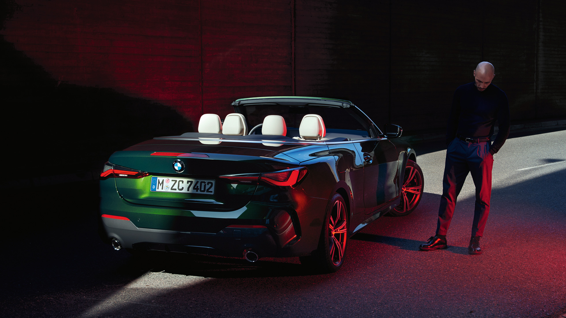 Imagine cu trei sferturi din partea din spate a stopurilor, BMW Seria 4 Cabriolet G23 2020 Imagine cu trei sferturi din partea din spate a stopurilor, BMW Seria 4 Cabriolet G23 2020, Verde Sanremo