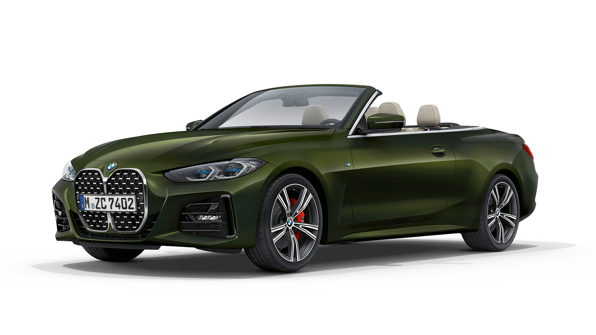 Imagine cu trei sferturi din partea frontală a BMW Seria 4 Cabriolet G23 2020, model M Sport Imagine cu trei sferturi din partea frontală a BMW Seria 4 Cabriolet G23 2020, model M Sport Verde Sanremo