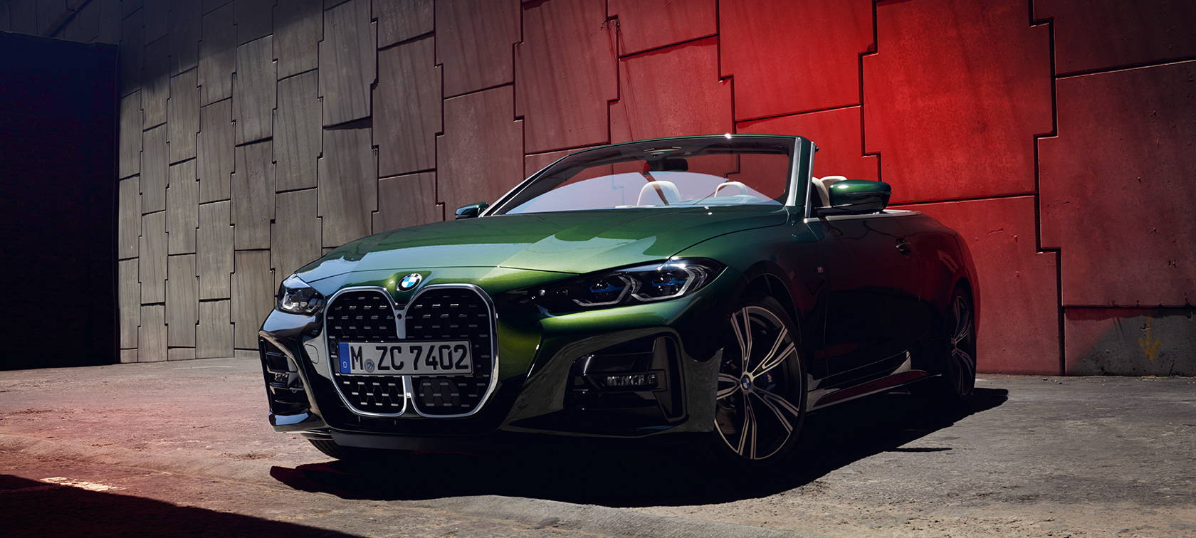 Imagine cu trei sferturi din partea frontală a BMW Seria 4 Cabriolet G23 2020, Verde Sanremo 