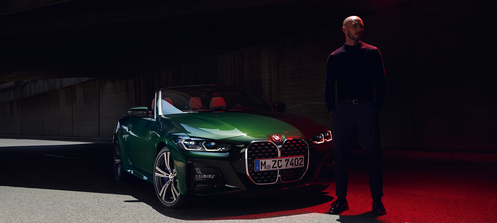 Imagine din partea frontală a BMW Seria 4 Cabriolet G23 2020 Imagine din partea frontală a BMW Seria 4 Cabriolet G23 2020, Verde Sanremo, cu un model