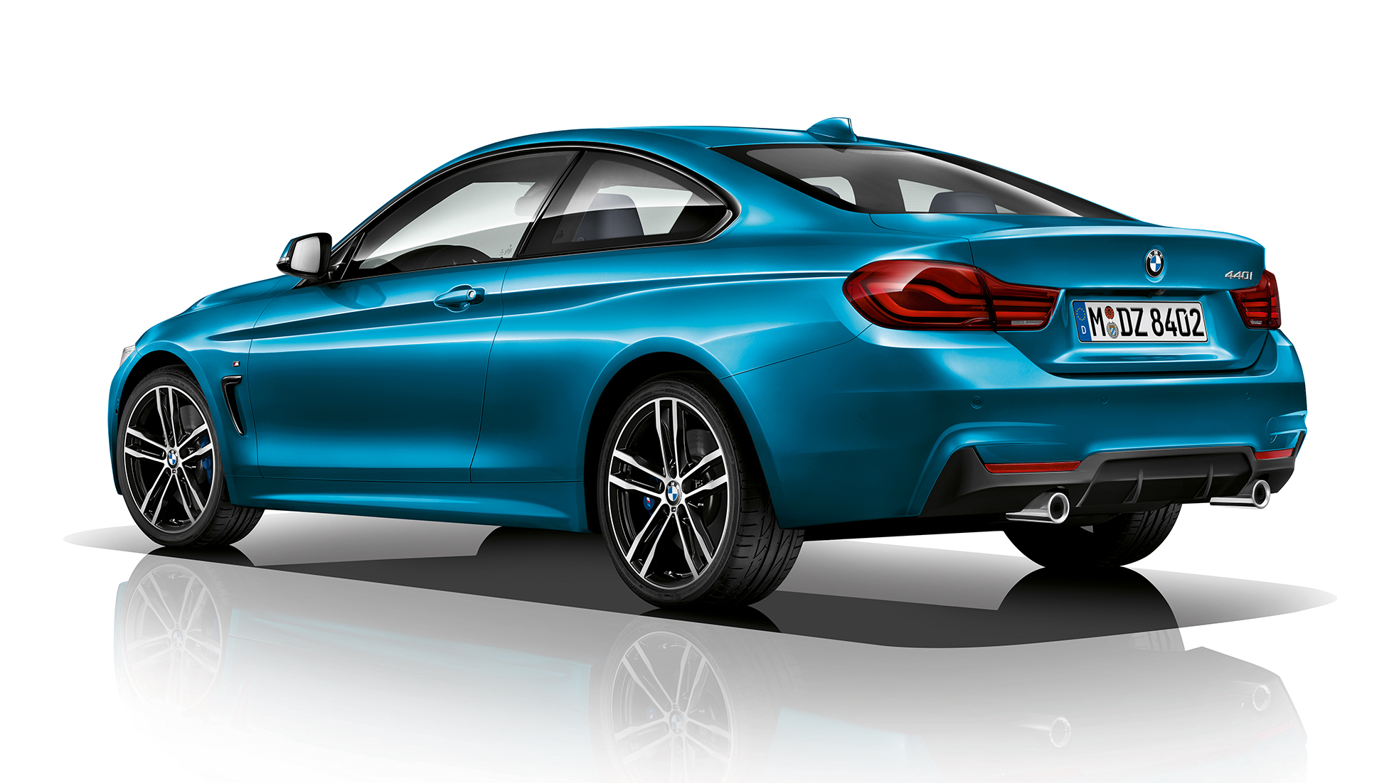 Imagine cu trei sferturi din partea spate a BMW Seria 4 Coupé, Model M Sport Imagine cu trei sferturi din partea spate a BMW Seria 4 Coupé, Model M Sport