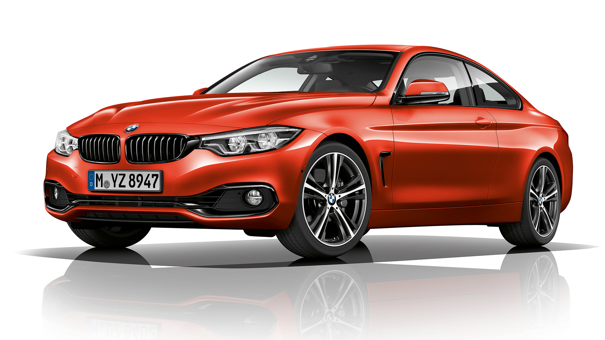 Imagine cu trei sferturi din partea frontală a BMW Seria 4 Coupé, Model Sport Line Imagine cu trei sferturi din partea frontală a BMW Seria 4 Coupé, Model Sport Line