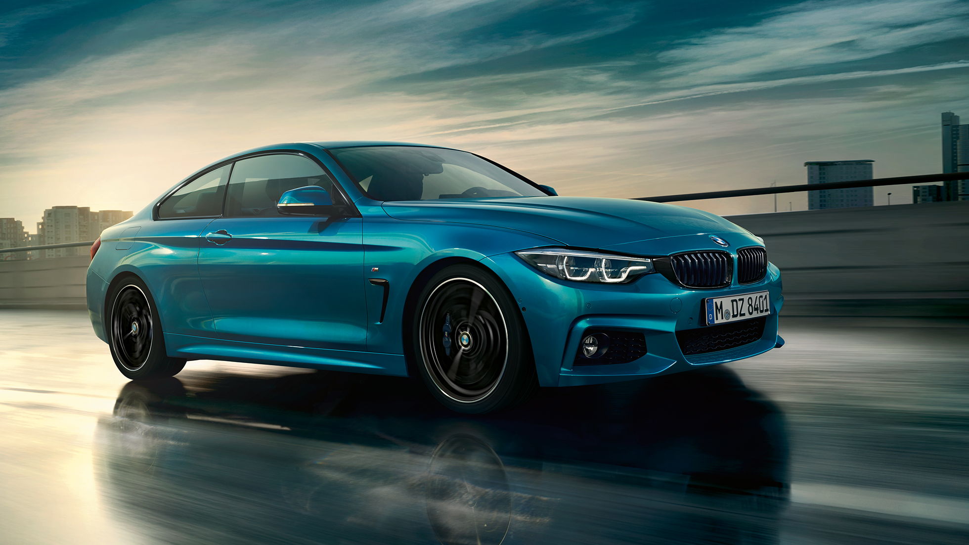 Imagine din lateral cu BMW Seria 4 Coupé Imagine din lateral cu BMW Seria 4 Coupé
