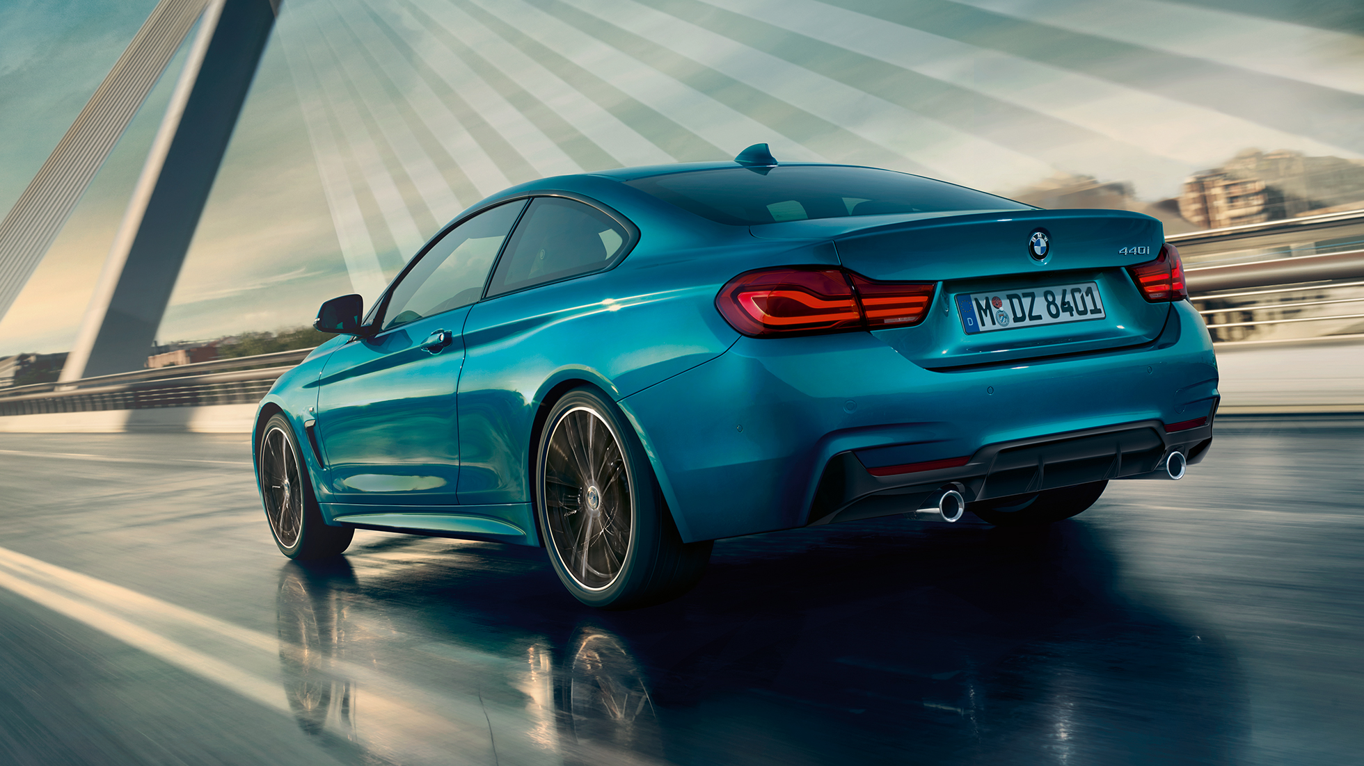 Imagine cu trei sferturi din partea spate a BMW Seria 4 Coupé Imagine cu trei sferturi din partea spate a BMW Seria 4 Coupé