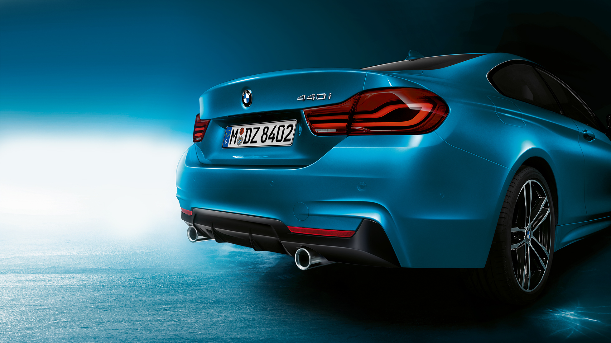 Inscripţionare denumire model în partea spate a BMW Seria 4 Coupé Inscripţionare denumire model în partea spate a BMW Seria 4 Coupé