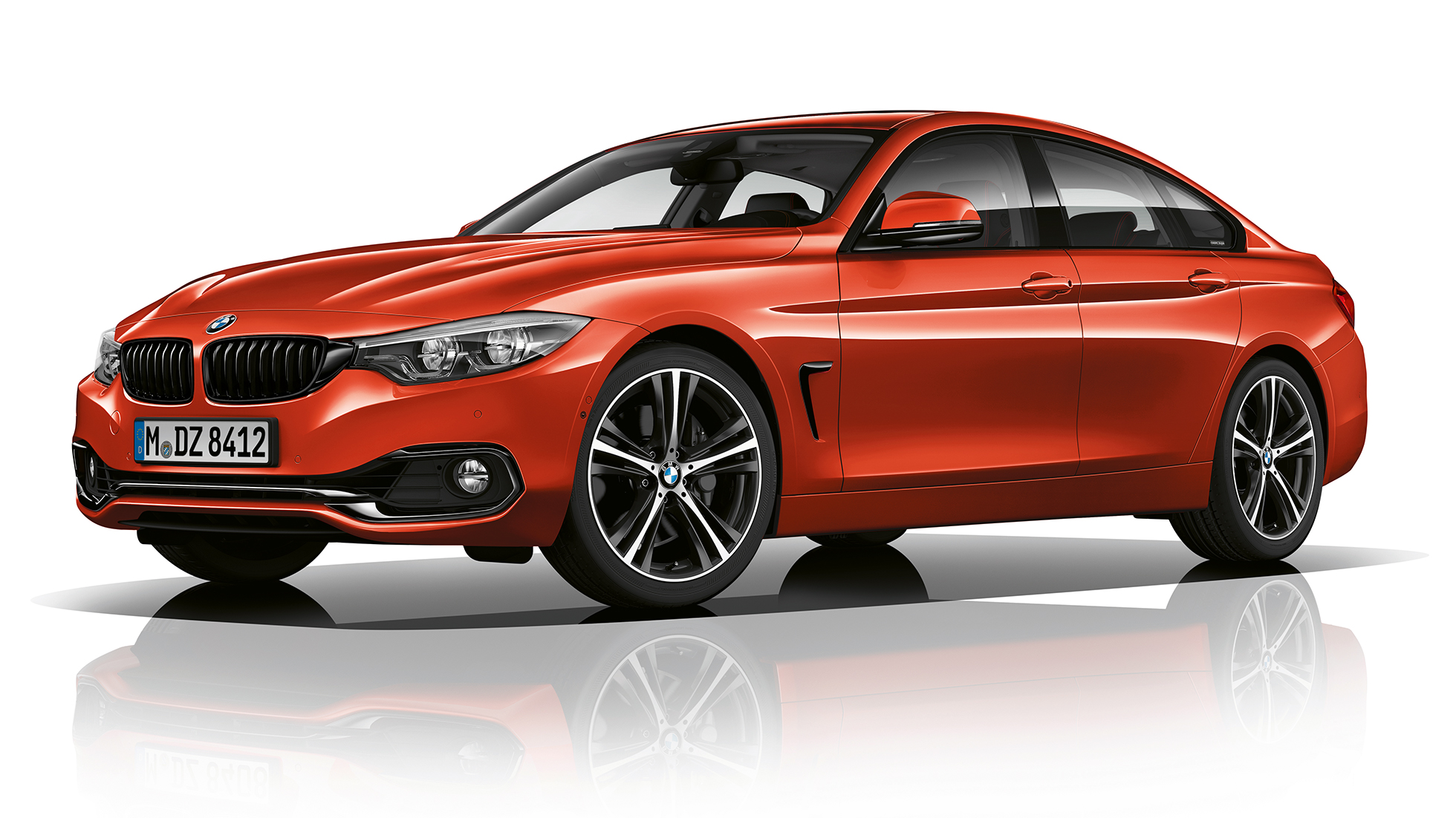 Imagine cu trei sferturi din partea frontală a BMW Seria 4 Gran Coupé, Model Sport Line Imagine cu trei sferturi din partea frontală a BMW Seria 4 Gran Coupé, Model Sport Line