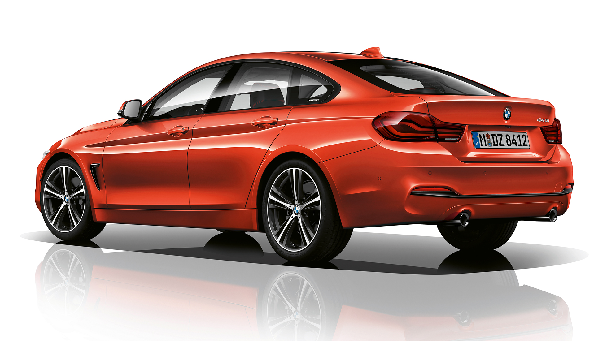 Imagine cu trei sferturi din partea spate a BMW Seria 4 Gran Coupé, Model Sport Line Imagine cu trei sferturi din partea spate a BMW Seria 4 Gran Coupé, Model Sport Line