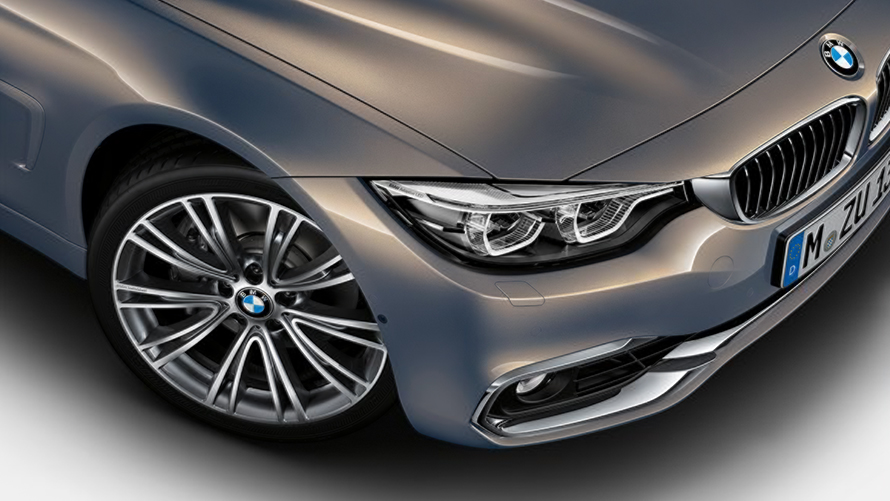 Imagine de sus cu trei sferturi din partea laterală a BMW Seria 4 Gran Coupé BMW Individual Imagine de sus cu trei sferturi din partea laterală a BMW Seria 4 Gran Coupé BMW Individual