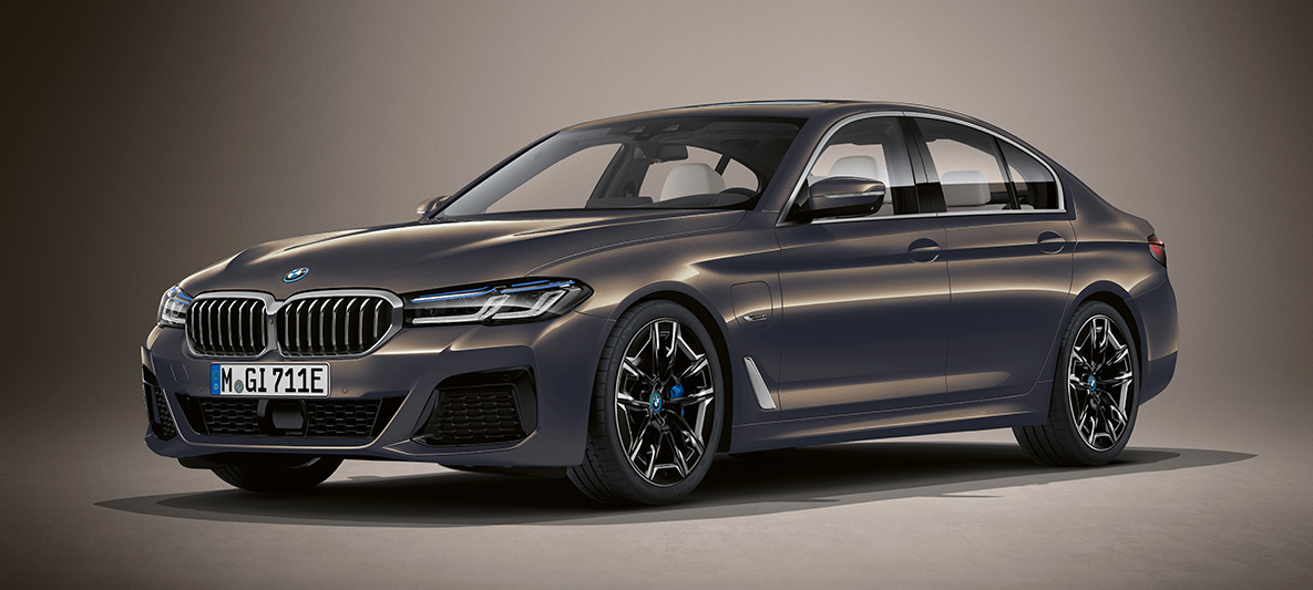 Culoarea exterioară BMW Individual a BMW Seria 5 Sedan, G30 Imagine cu trei sferturi din partea frontală a BMW Seria 5 Sedan Individual, G30, Facelift, 2020, staţionând