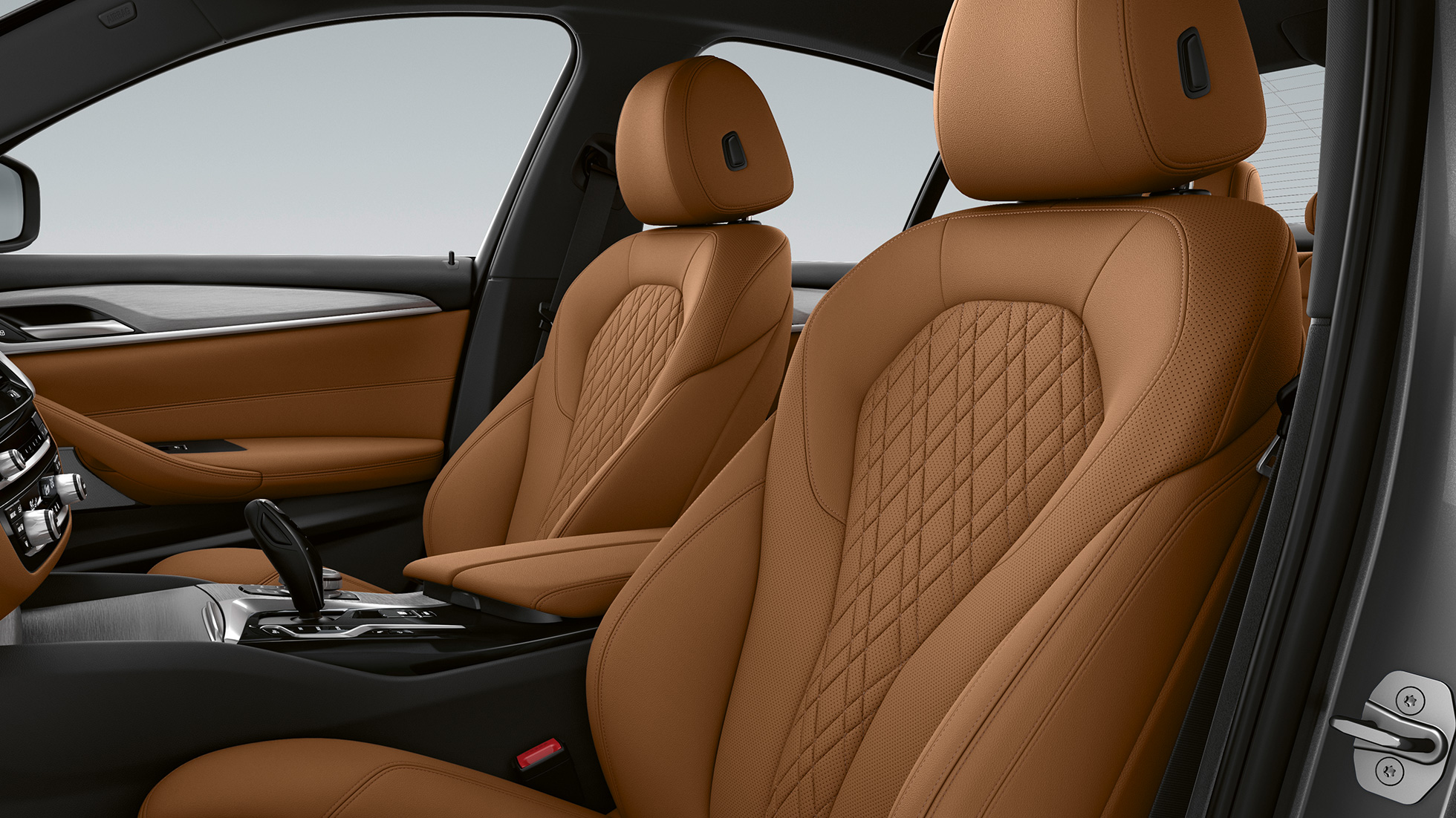 Tapiţeria BMW Seria 5 Sedan, G30, cu echipamente de bază Imagine cu tapiţeria din piele Sensatec în Cognac a BMW 540i Sedan, G30, 2020, cu echipamente de bază