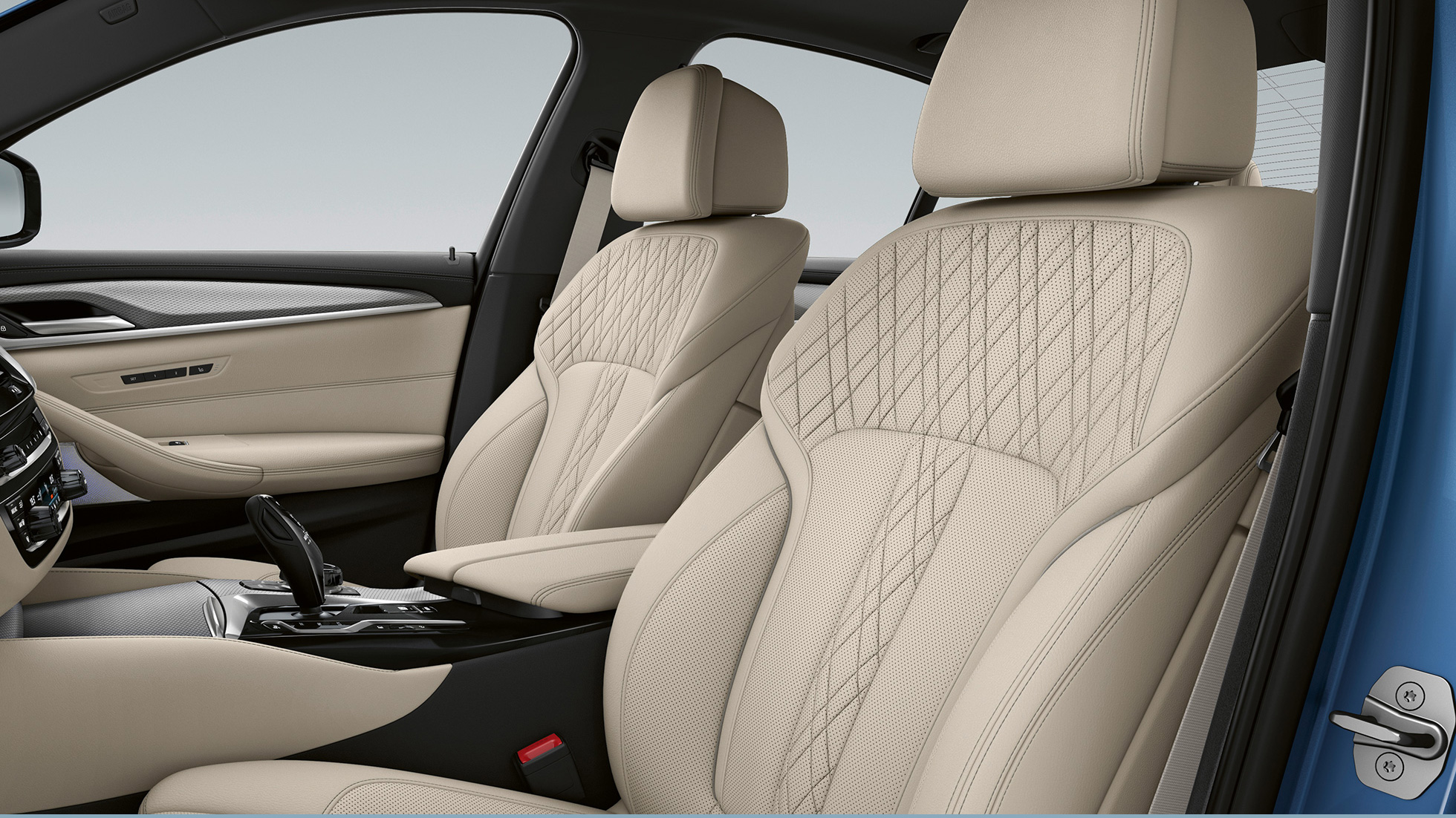 Tapiţeria BMW Seria 5 Sedan Plug-in Hybrid, G30, cu pachet M Sport Imagine cu tapiţeria din piele Dakota neagră, cu cusături contrastante albastre, a BMW 520d xDrive Sedan, G30, 2020, cu pachet M Sport