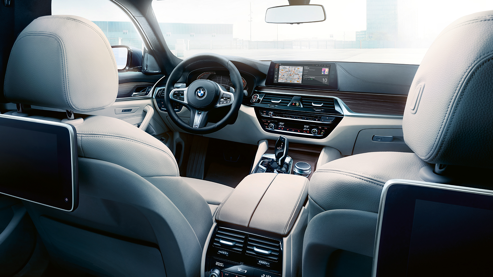 Designul habitaclului BMW Seria 5 Touring Imagine cu habitaclul BMW 530d xDrive Touring, G31, în Albastru Mediterranean metalizat