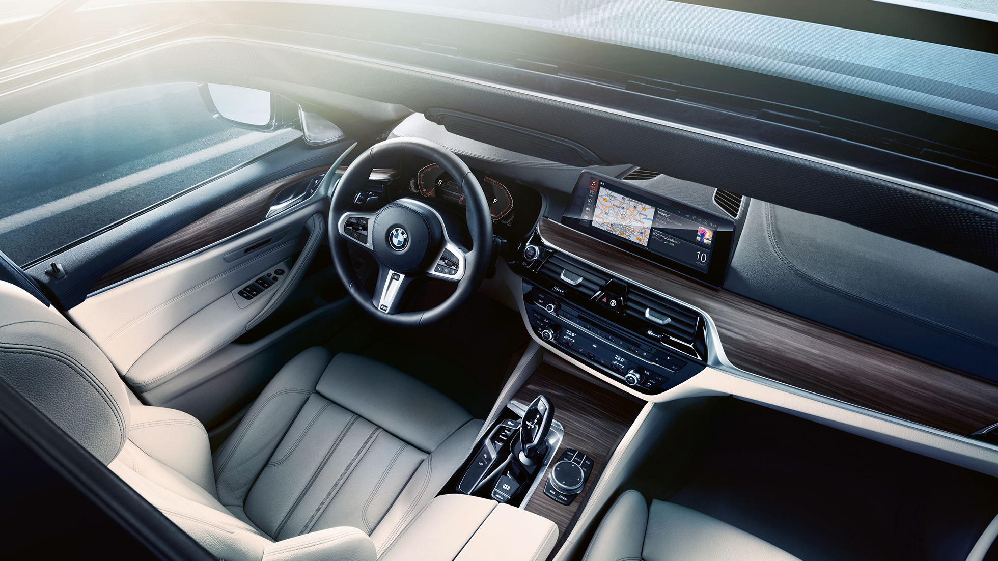 Interiorul BMW Seria 5 Touring Imagine din interiorul BMW 530d xDrive Touring, G31, în Albastru Mediterranean metalizat