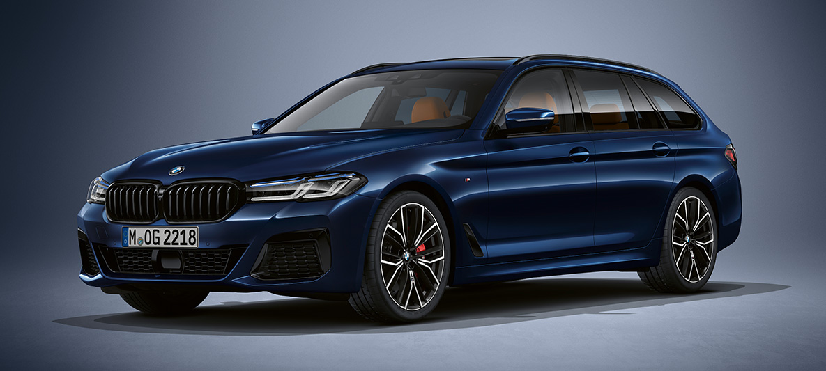 Culoarea exterioară BMW Individual a BMW Seria 5 Touring, G31 Imagine cu trei sferturi din partea frontală a BMW Seria 5 Touring Individual, G31, Facelift, 2020, staţionând