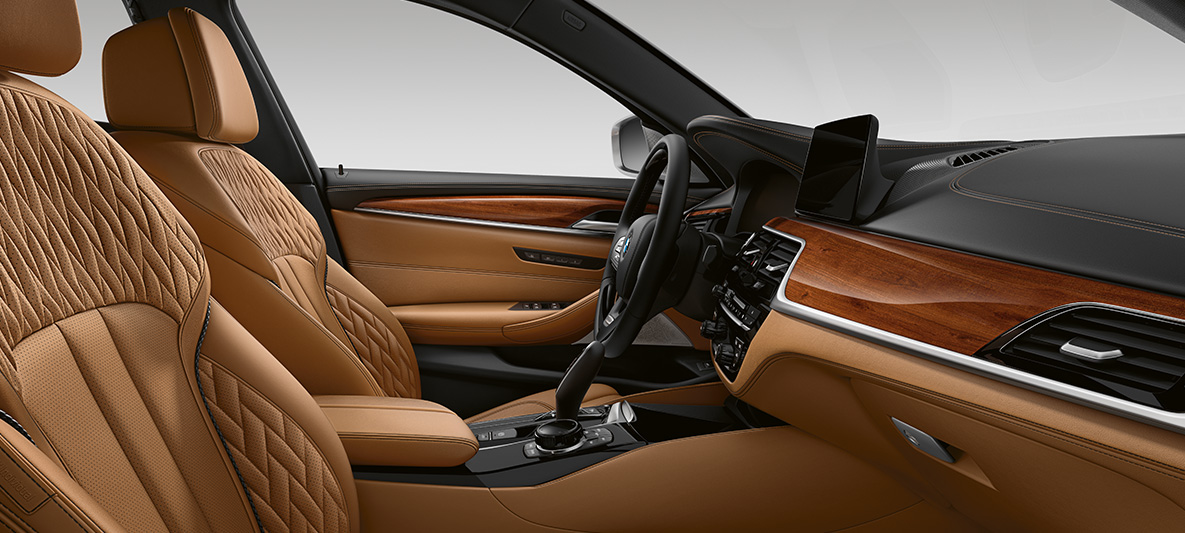 Habitaclul BMW Seria 5 Touring Individual, G31, cu tapiţerie din piele Imagine din habitaclul BMW Seria 5 Touring Individual, G31, Facelift, 2020, cu tapiţerie din piele