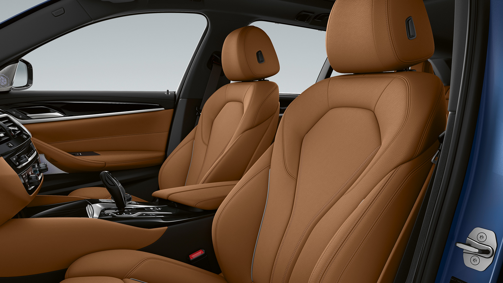 Tapiţeria BMW Seria 5 Touring, G31, cu pachet M Sport Imagine cu tapiţeria din piele Dakota în Cognac, cu cusături exclusiviste, a BMW 530e Touring, G31, 2020, cu pachet M Sport