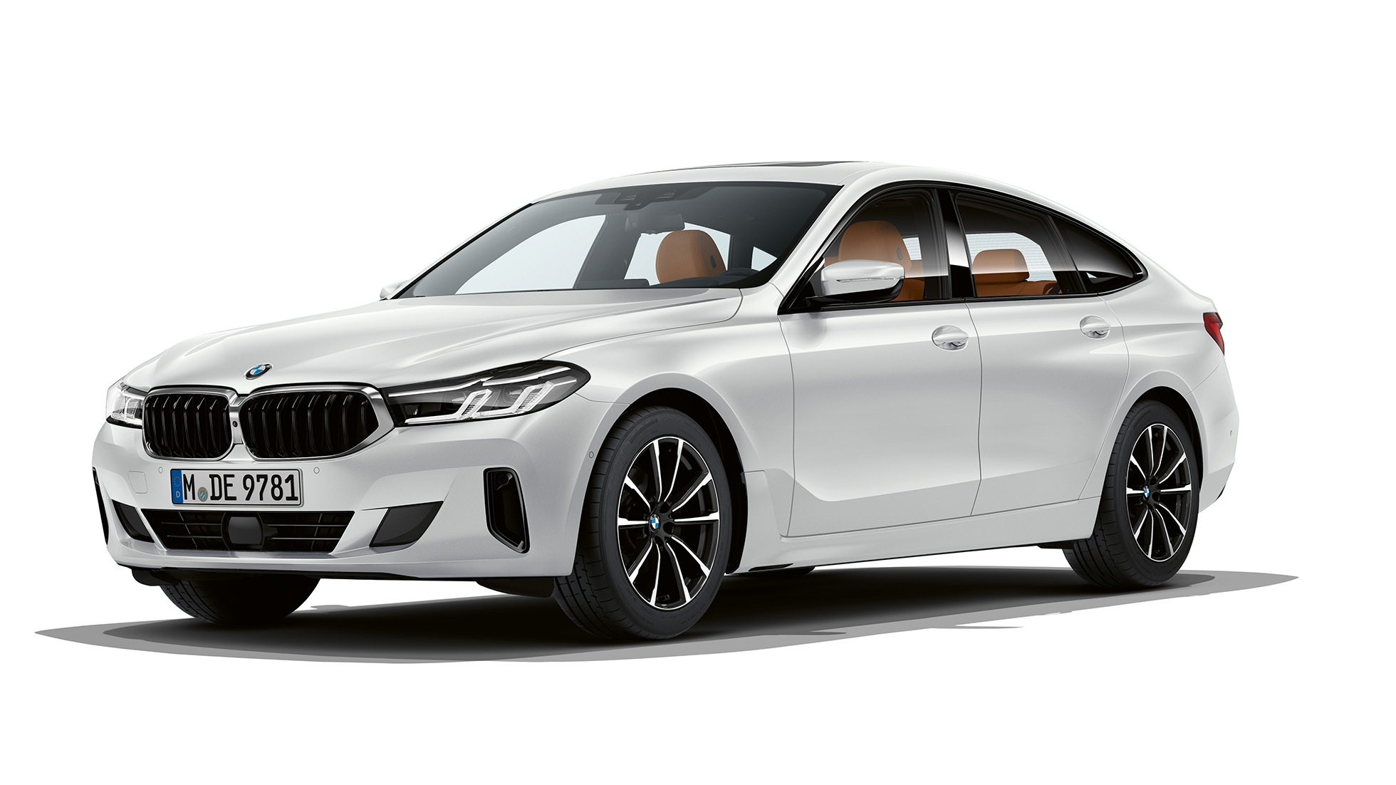 BMW Seria 6 Gran Turismo, G32, 2020, cu echipamente de bază Imagine cu trei sferturi din partea frontală a BMW 620d Gran Turismo, G32, 2020, în Alb Mineral metalizat, cu echipamente de bază