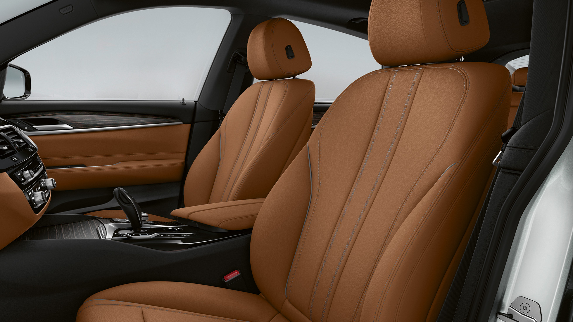 Tapiţeria BMW Seria 6 Gran Turismo, G32, 2020 Tapiţeria din piele Dakota în Cognac/ neagră a BMW 620d Gran Turismo, G32, 2020, cu echipamente de bază