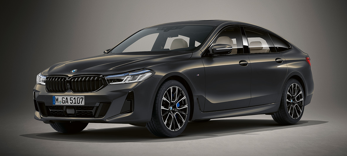 BMW Seria 6 Gran Turismo, G32, 2020, în culoarea exterioară Albastru Tanzanite metalizată de la BMW Individual Imagine cu trei sferturi din partea frontală a BMW Seria 6 Gran Turismo, G32, 2020, în culoarea exterioară Albastru Tanzanite metalizată de la BMW Individual, staţionând