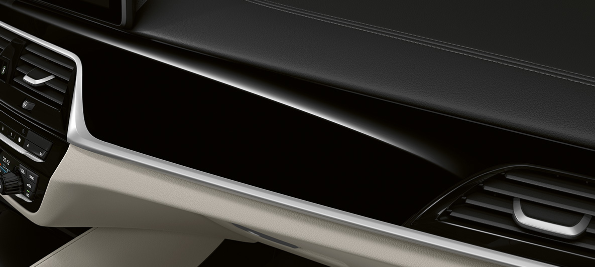 Habitaclul BMW Seria 6 Gran Turismo, G32, 2020, cu tapiţerie BMW Individual din piele Imagine cu habitaclul BMW Seria 6 Gran Turismo, G32, 2020, cu tapiţerie BMW Individual din piele