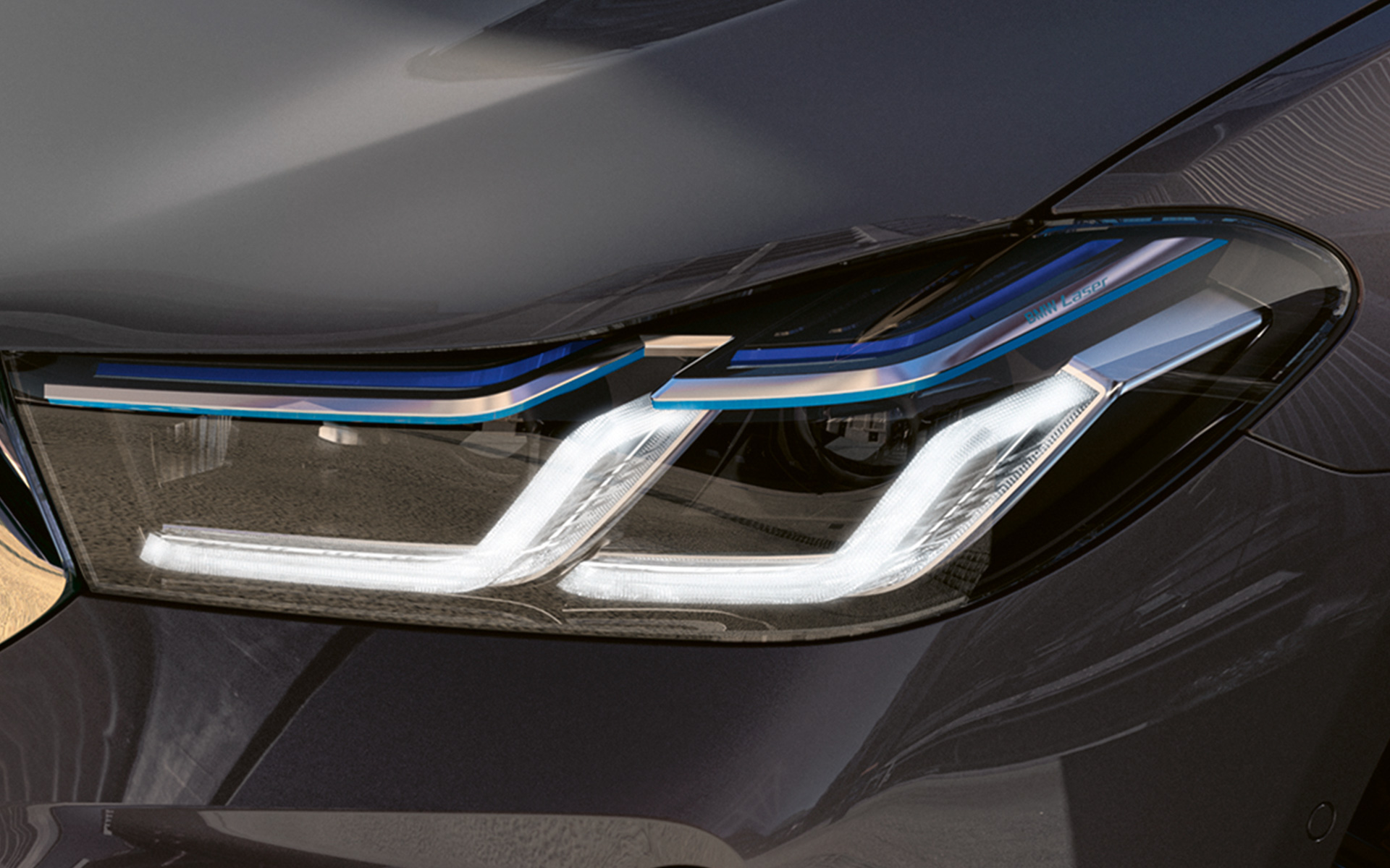 Farurile BMW Laserlight ale BMW Seria 6 Gran Turismo, G32, 2020 Imagine în prim plan cu farurile BMW Laserlight ale BMW Seria 6 Gran Turismo 640i xDrive, G32, 2020, în Gri Bernina
