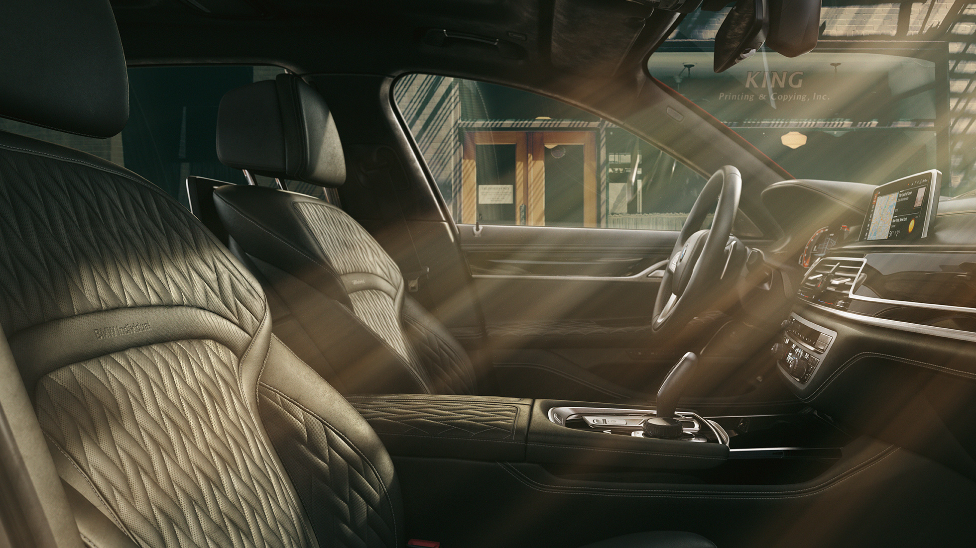 Interiorul de înaltă calitate al BMW Individual Seria 7 Sedan Interiorul negru de înaltă calitate al BMW Individual Seria 7 Sedan