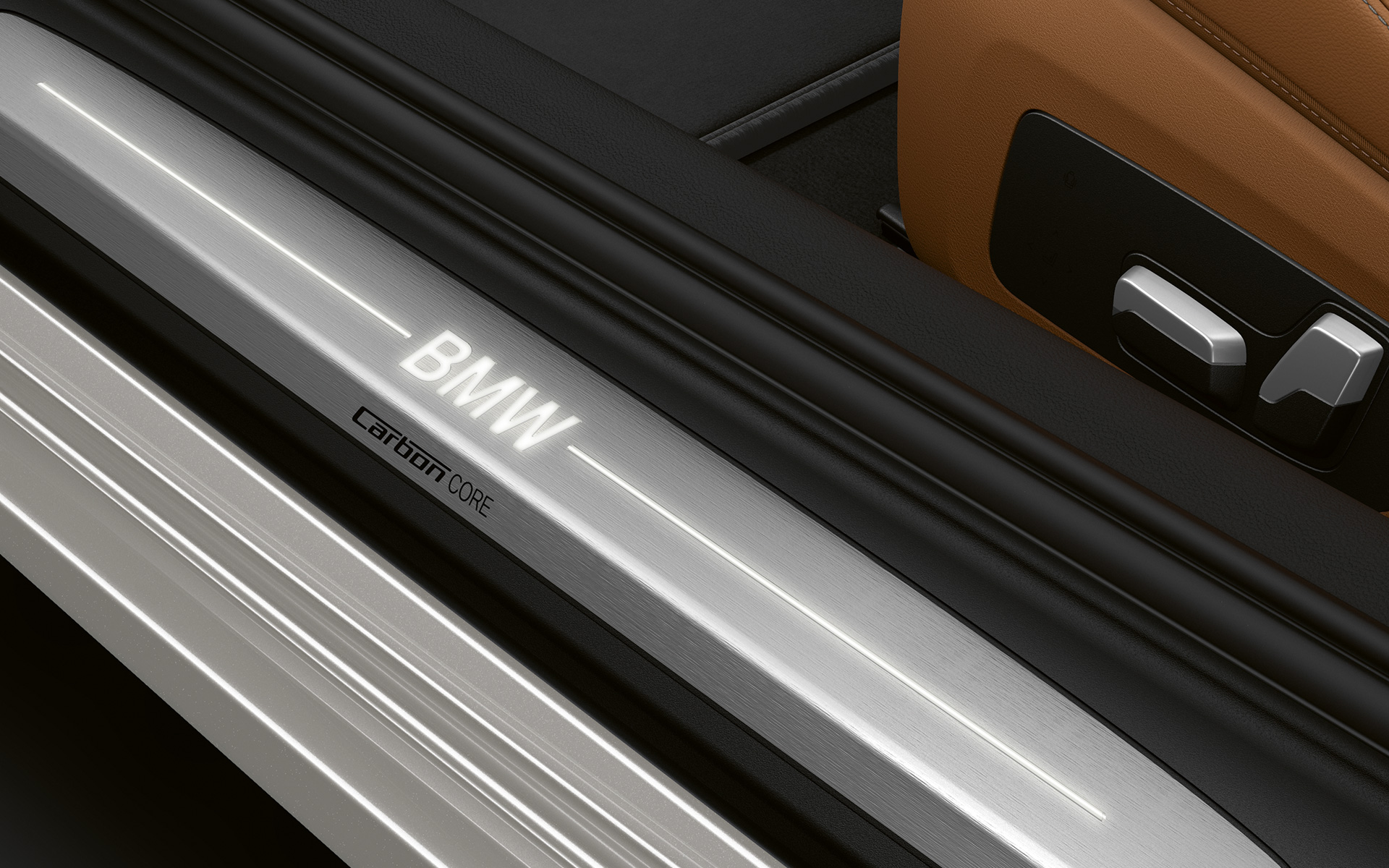 Pragul portierei BMW Seria 8 Coupé cu logo „BMW” Imagine în prim-plan cu pragul portierei BMW Seria 8 Coupé cu logo „BMW”.