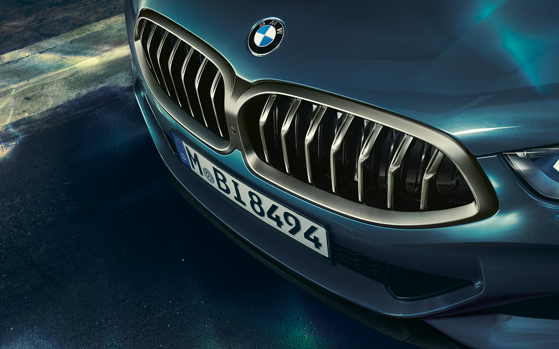 Partea frontală a BMW Seria 8 Coupé Imagine în prim-plan cu partea frontală a BMW Seria 8 Coupé.