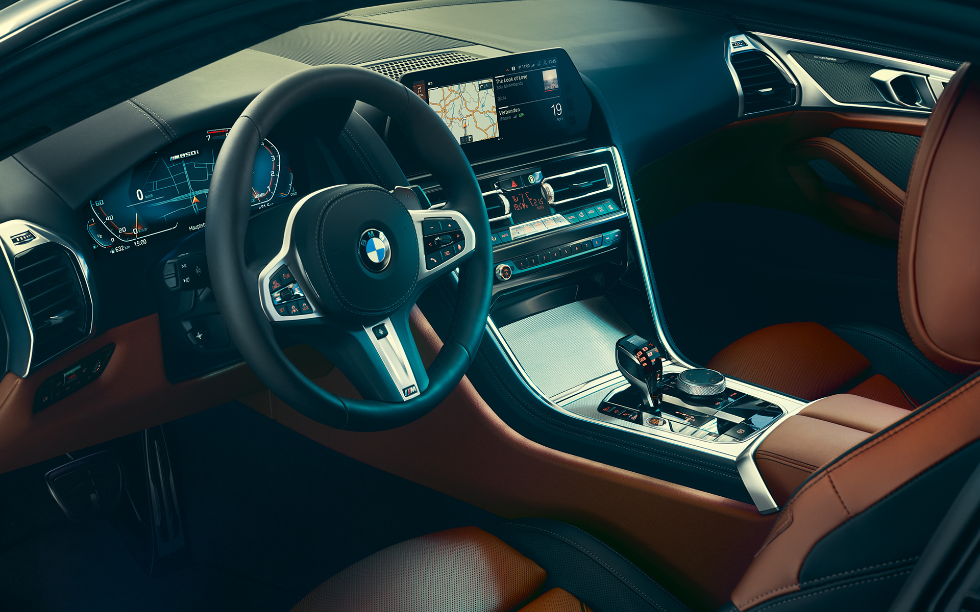 Volanul BMW Seria 8 Coupé Interiorul BMW Seria 8 Coupé, cu focalizare pe volan.