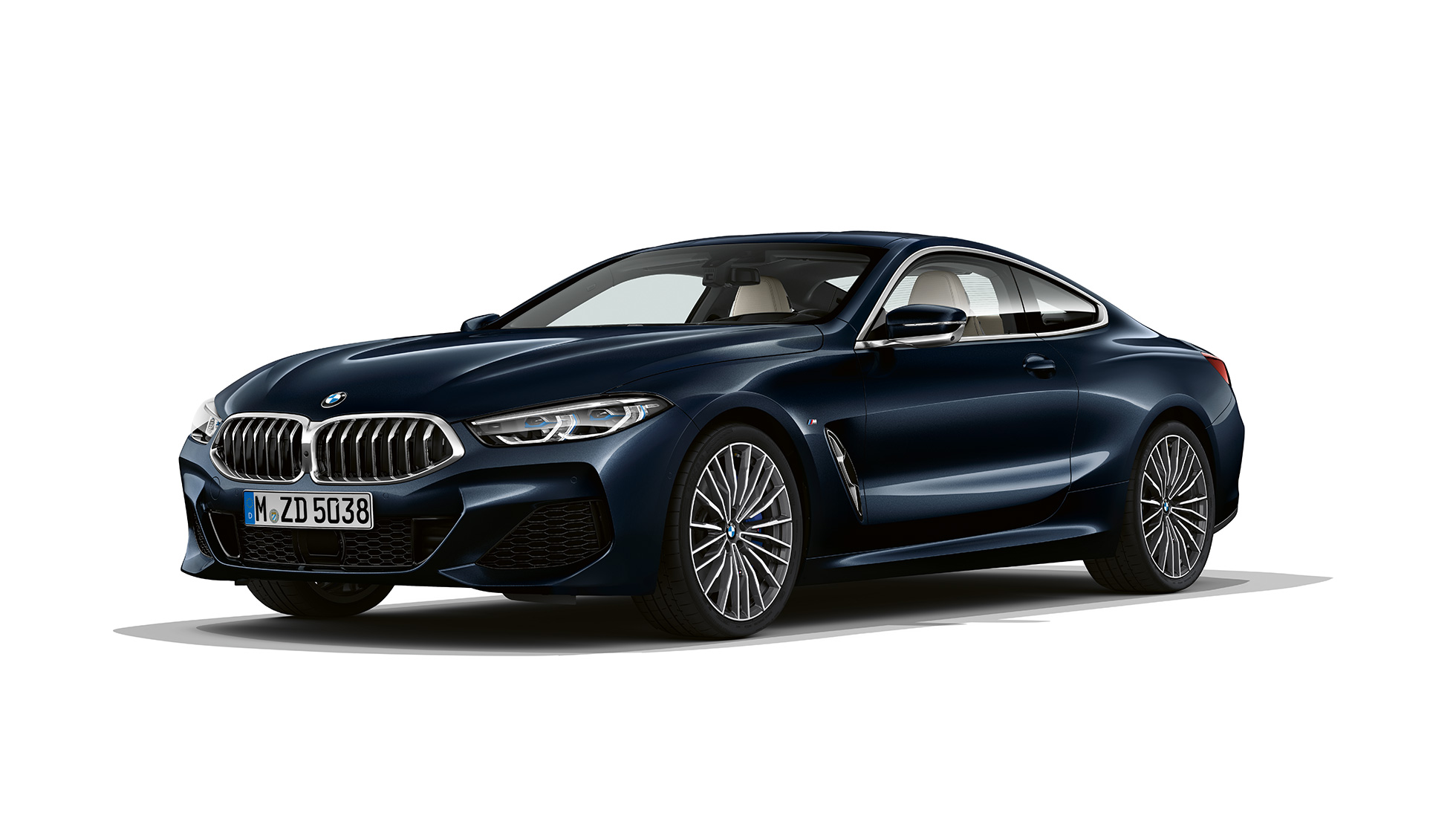 Imagine cu trei sferturi din partea frontală a BMW Seria 8 Coupé. Imagine cu trei sferturi din partea frontală a BMW Seria 8 Coupé în Negru Carbon metalizat.