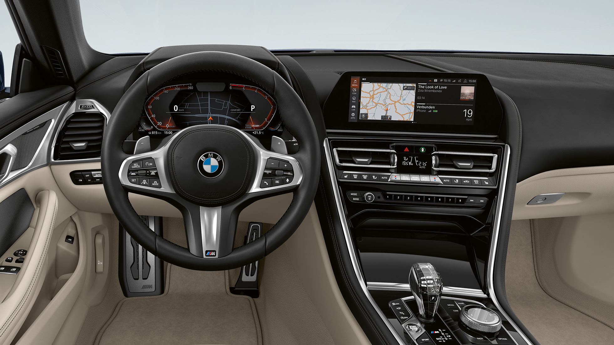 Volan M îmbrăcat în piele cu butoane multifuncţionale. Habitaclul BMW Seria 8 Coupé cu volan M îmbrăcat în piele cu butoane multifuncţionale.
