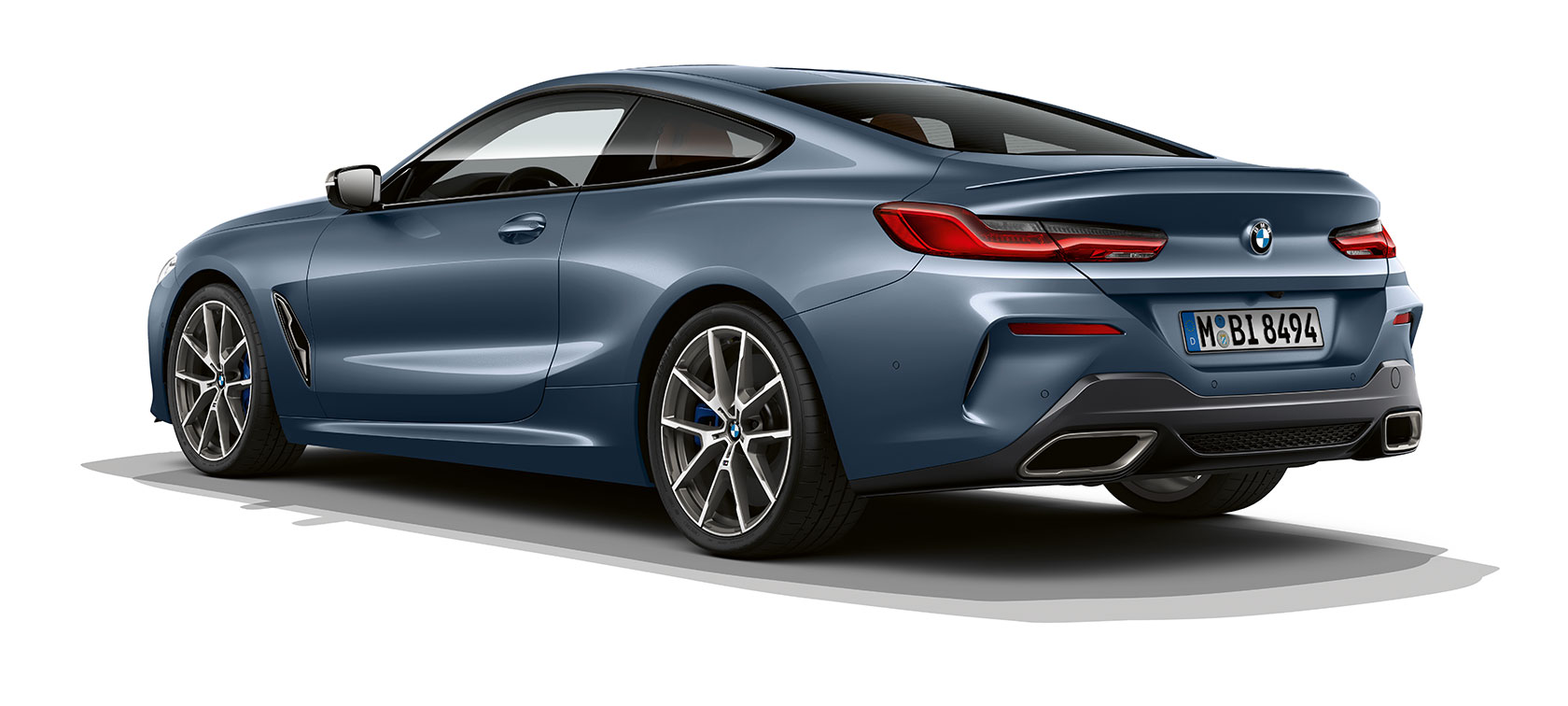 BMW Seria 8 Coupé în Albastru Barcelona metalizat. Imagine cu trei sferturi din partea spate a BMW Seria 8 Coupé în Albastru Barcelona metalizat.