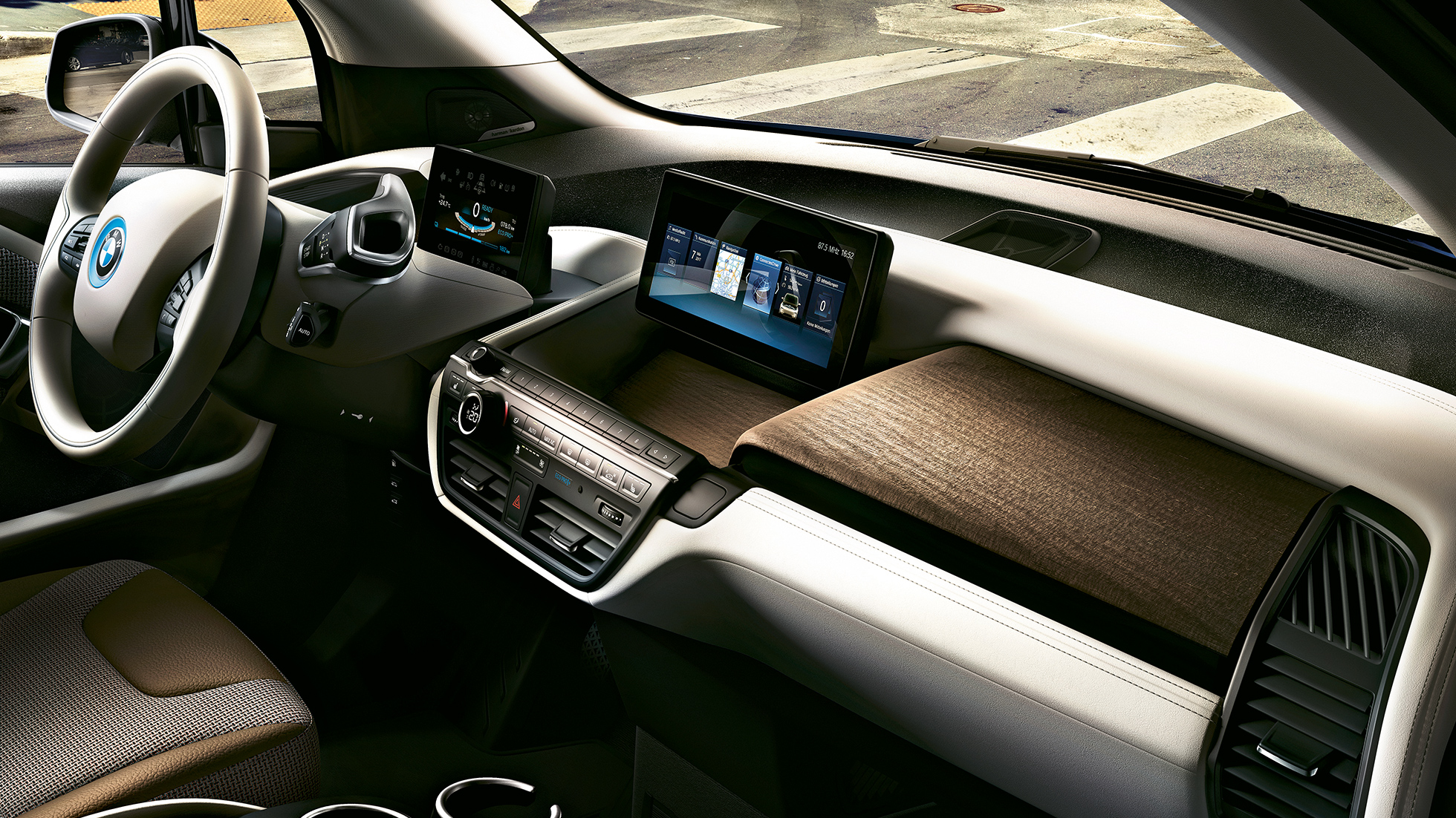 Imagine din interiorul BMW i3, 2018 Imagine din interiorul BMW i3, I01, 2018, cu Control Display