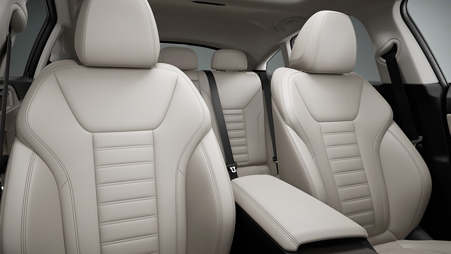 Video cu detaliile importante de design ale interiorului pe scurt ale modelului BMW i4 eDrive40 G26 2021 Alb Mineral Video cu detaliile importante de design ale interiorului pe scurt ale modelului BMW i4 eDrive40 G26 2021 Alb Mineral