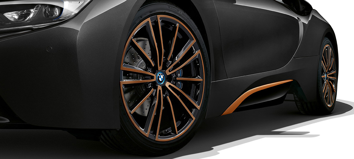 Jantele din aliaj uşor, în E-Copper, ale BMW i8 Roadster „Ultimate Sophisto Edition” Imagine cu jantele din aliaj uşor, în E-Copper, ale BMW i8 Roadster „Ultimate Sophisto Edition”
