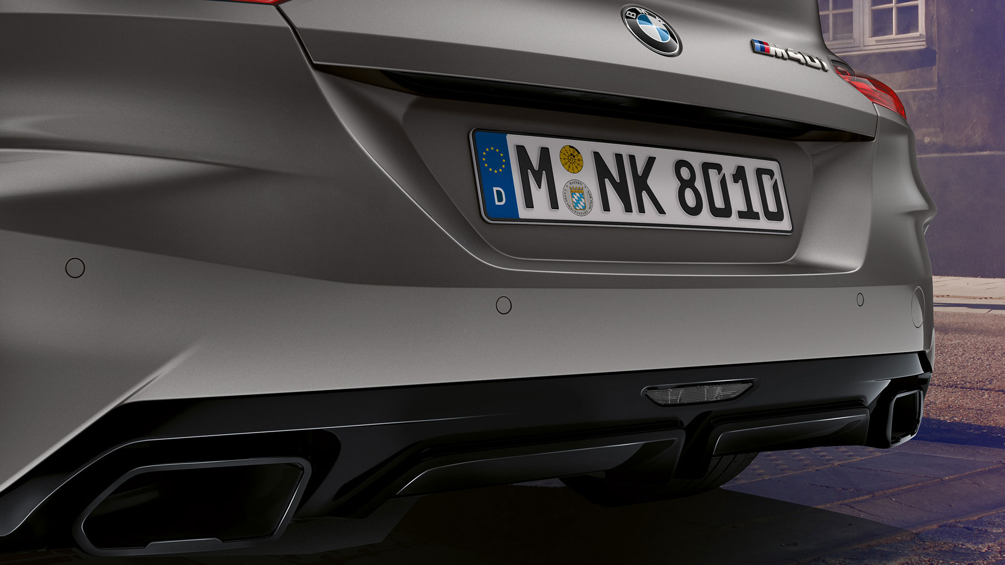 Ţevile de eşapament ale BMW Z4 M40i Imagine în prim plan cu ţevile de eşapament ale BMW Z4 M40i Roadster, G29, 2019, în Gri Frozen metalizat de la BMW Individual