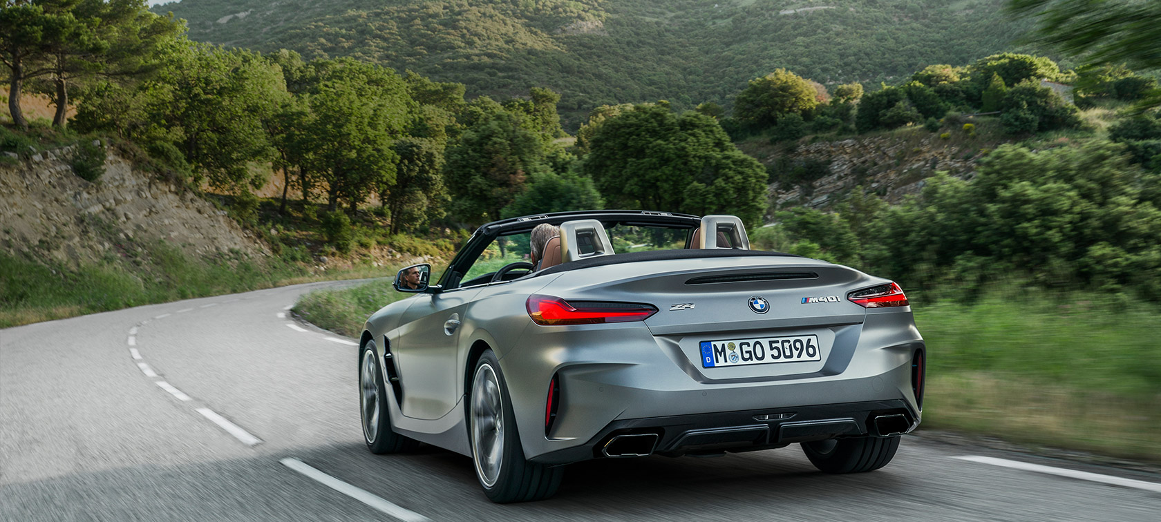 Imagine cu trei sferturi din partea spate a BMW Z4 M40i, G29 Imagine cu trei sferturi din partea spate a BMW Z4 M40i Cabriolet, G29, 2019, în Gri Frozen metalizat de la BMW Individual