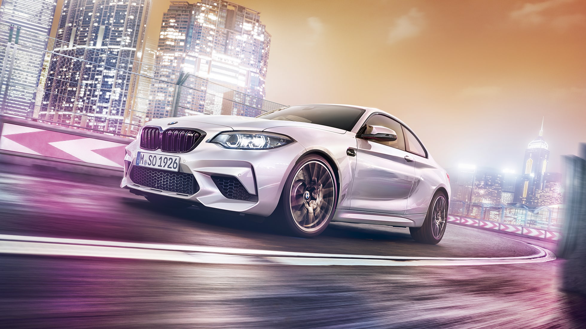 Designul exterior al BMW M2 Competition, F87 Imagine cu trei sferturi din partea frontală a BMW M2 Competition, F87, 2018, în Argintiu Hockenheim metalizat