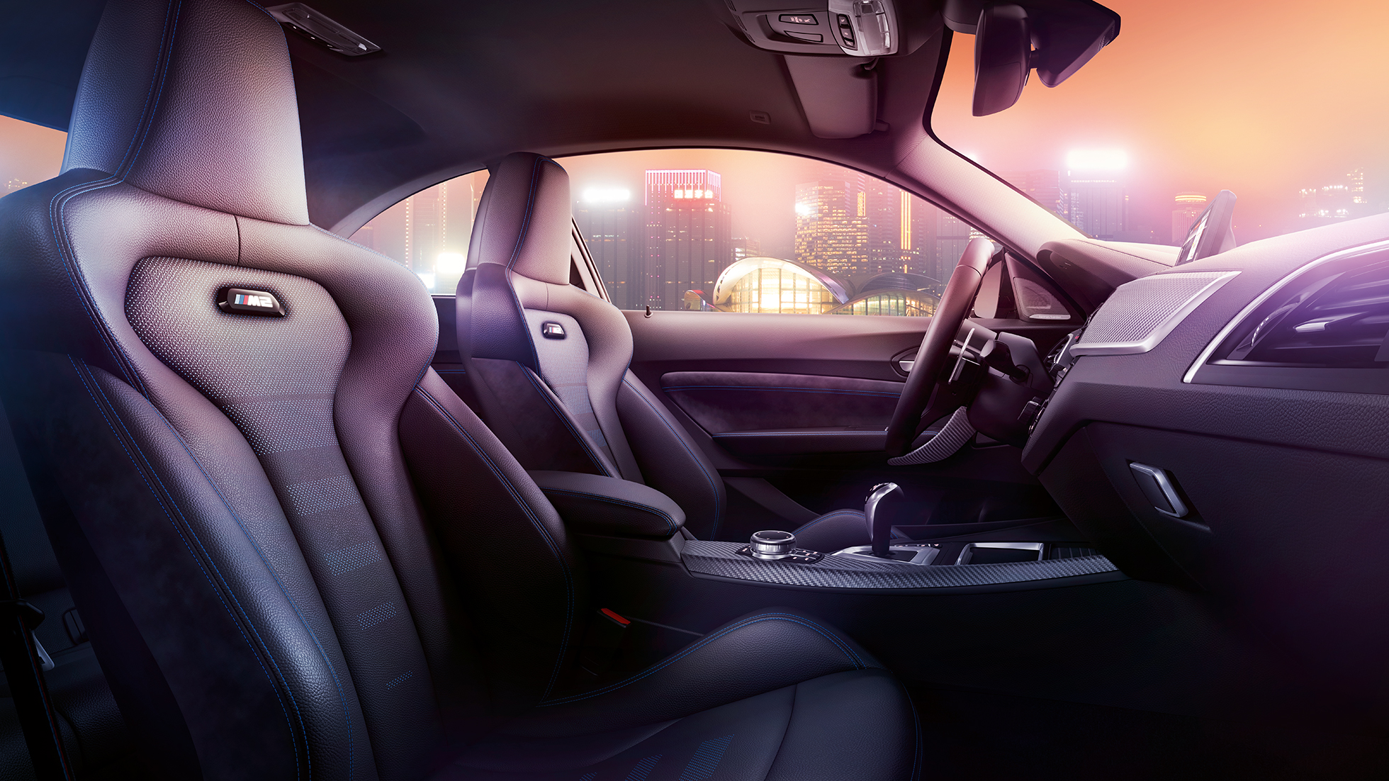Tapiţeria BMW M2 Competition, F87 Imagine din interior cu tapiţeria BMW M2 Competition, F87, 2018, în Argintiu Hockenheim metalizat