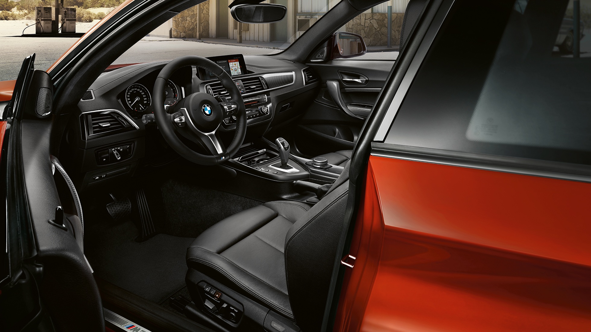 Habitaclul BMW M240i Coupé Imagine din interior cu habitaclul BMW M240i Coupé, F22, 2017, în Portocaliu Sunset metalizat