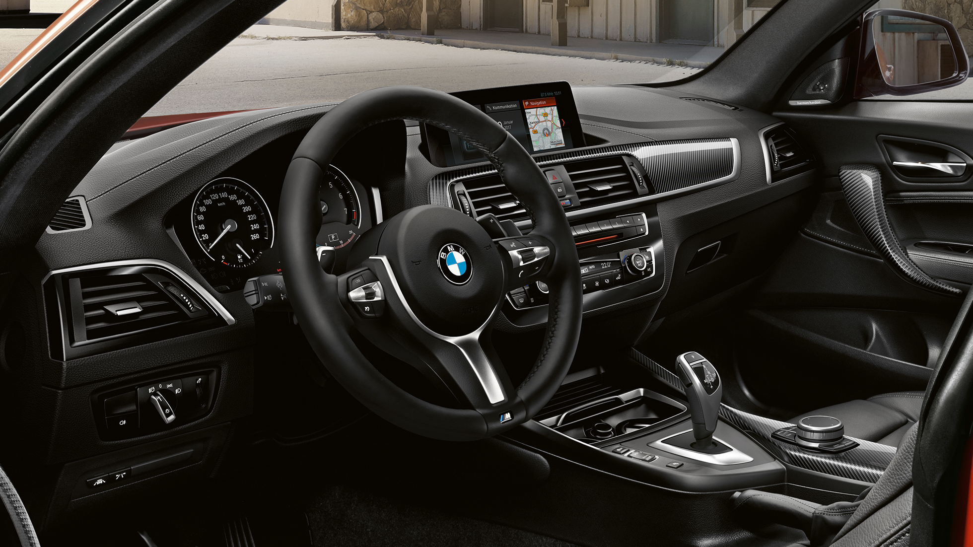 Habitaclul BMW M240i Coupé Imagine din interior cu habitaclul BMW M240i Coupé, F22, 2017, în Portocaliu Sunset metalizat