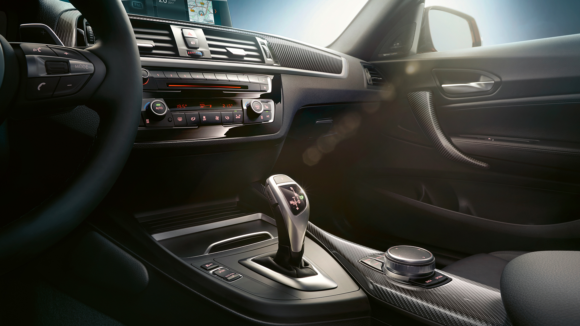 Schimbătorul de viteze al BMW M240i Coupé Imagine din interior cu schimbătorul de viteze al BMW M240i Coupé, F22, 2017