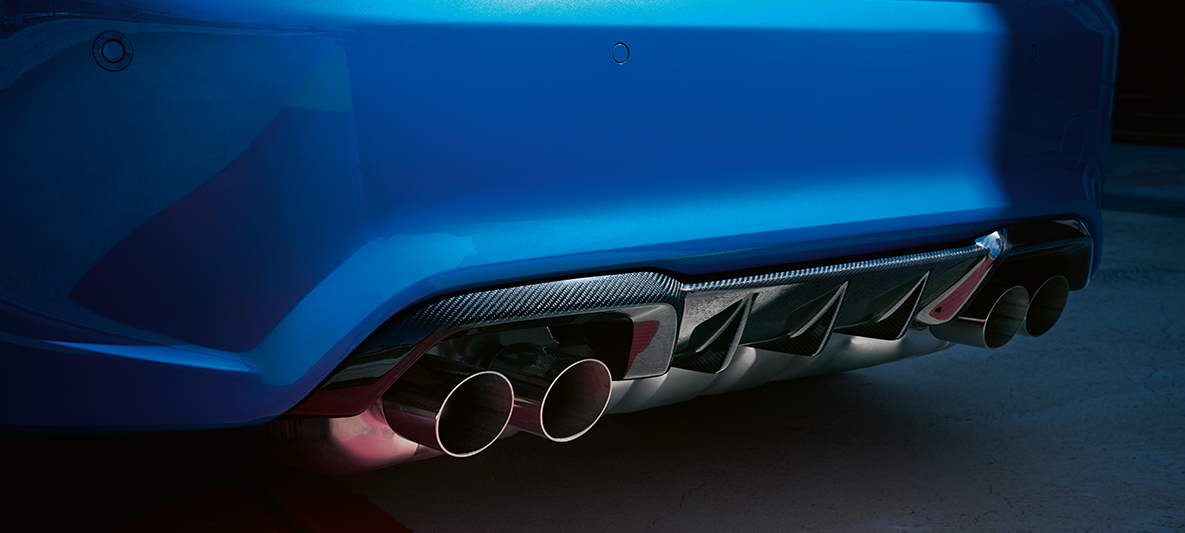 Difuzor spate BMW M2 CS Imagine în prim-plan cu difuzorul din spatele BMW M2 CS, F87, în Albastru Misano metalizat