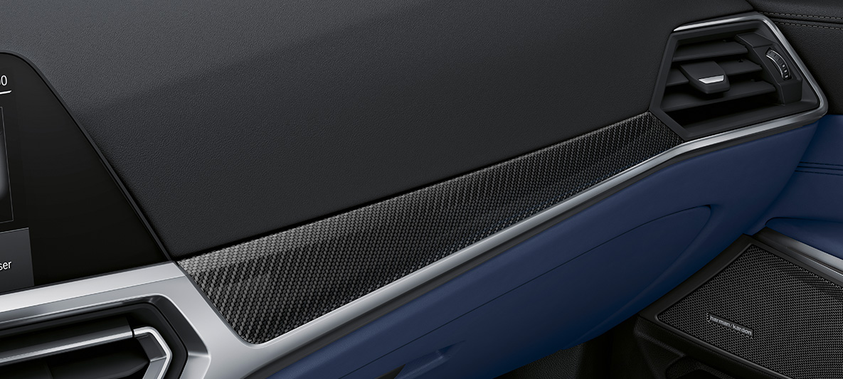 Ornamente interioare BMW Individual din fibră de carbon cu accente Crom Pearl ale BMW M3 Sedan G80 2021 Ornamente interioare BMW Individual din fibră de carbon cu accente Crom Pearl ale BMW M3 Sedan G80 2021