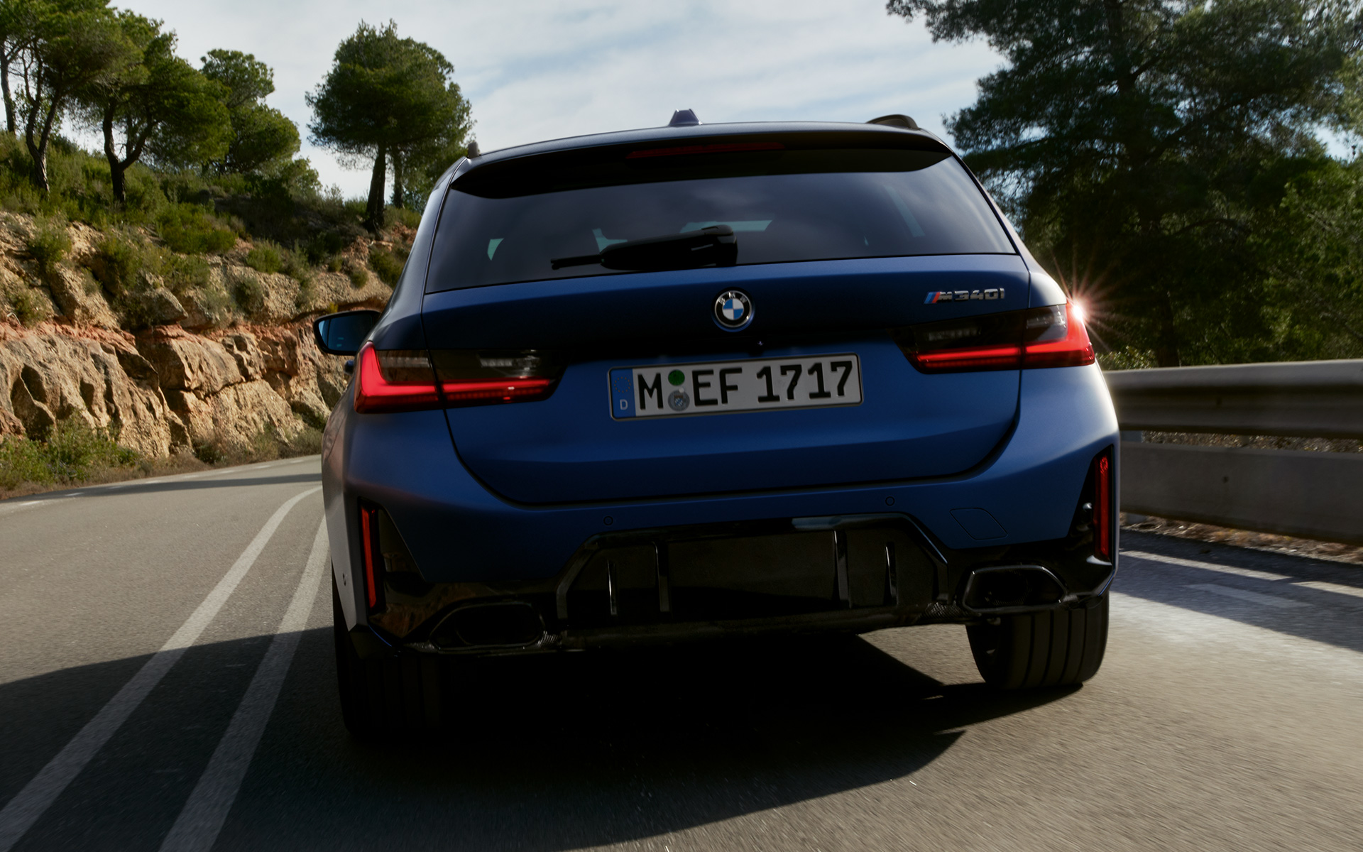 BMW M340i xDrive Touring în Albastru Frozen Tanzanite