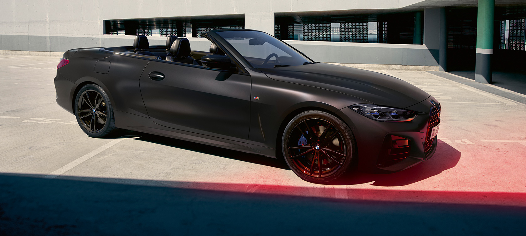 Imagine cu trei sferturi din partea laterală a BMW M440i xDrive Cabriolet G23 2020 Imagine cu trei sferturi din partea laterală a BMW M440i xDrive Cabriolet G23 2020, BMW Individual Gri Frozen Deep